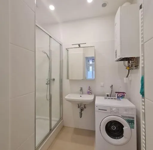 New!l! Exclusive Near Opera Apartment *